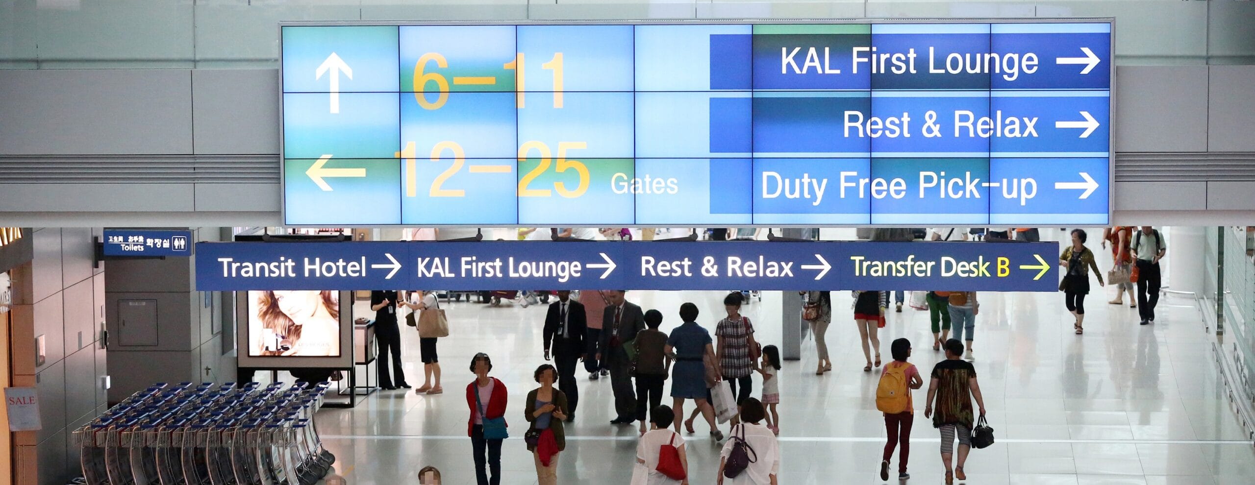 인천공항 안내판에 표시된 Duty Free Pick-up 방향 표지